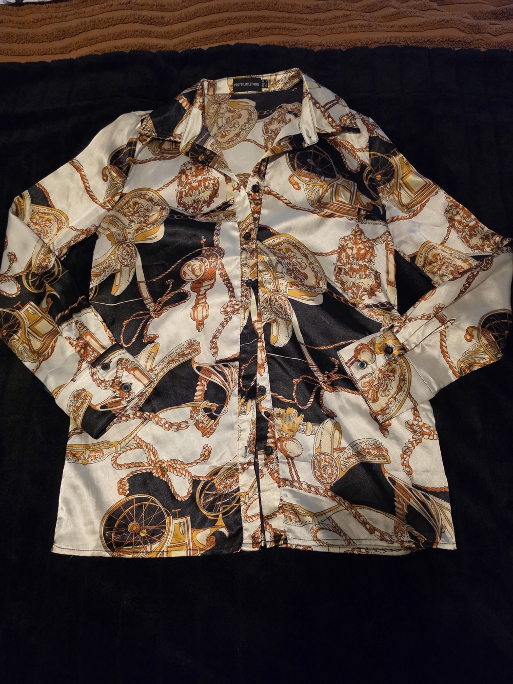 PrettyLittleThing Baroque Chain Print Satin Button Down Shirt NWOT Size 2